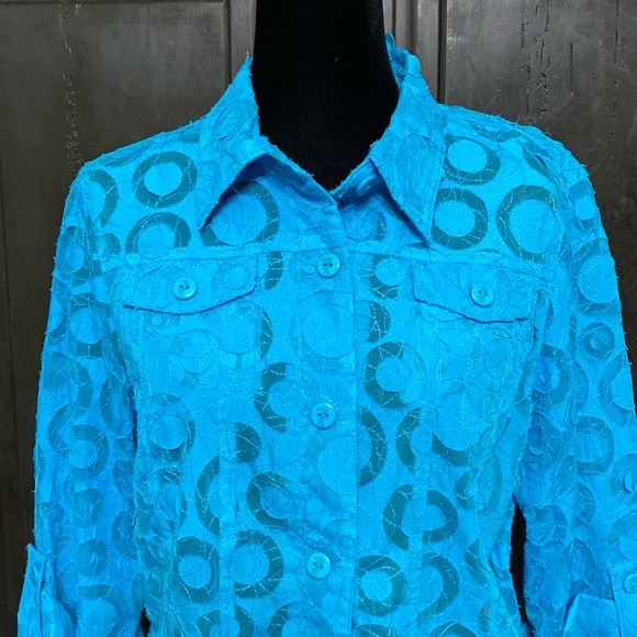 Ruby Rd. Blue button down blouse Size medium - Picture 4 of 10